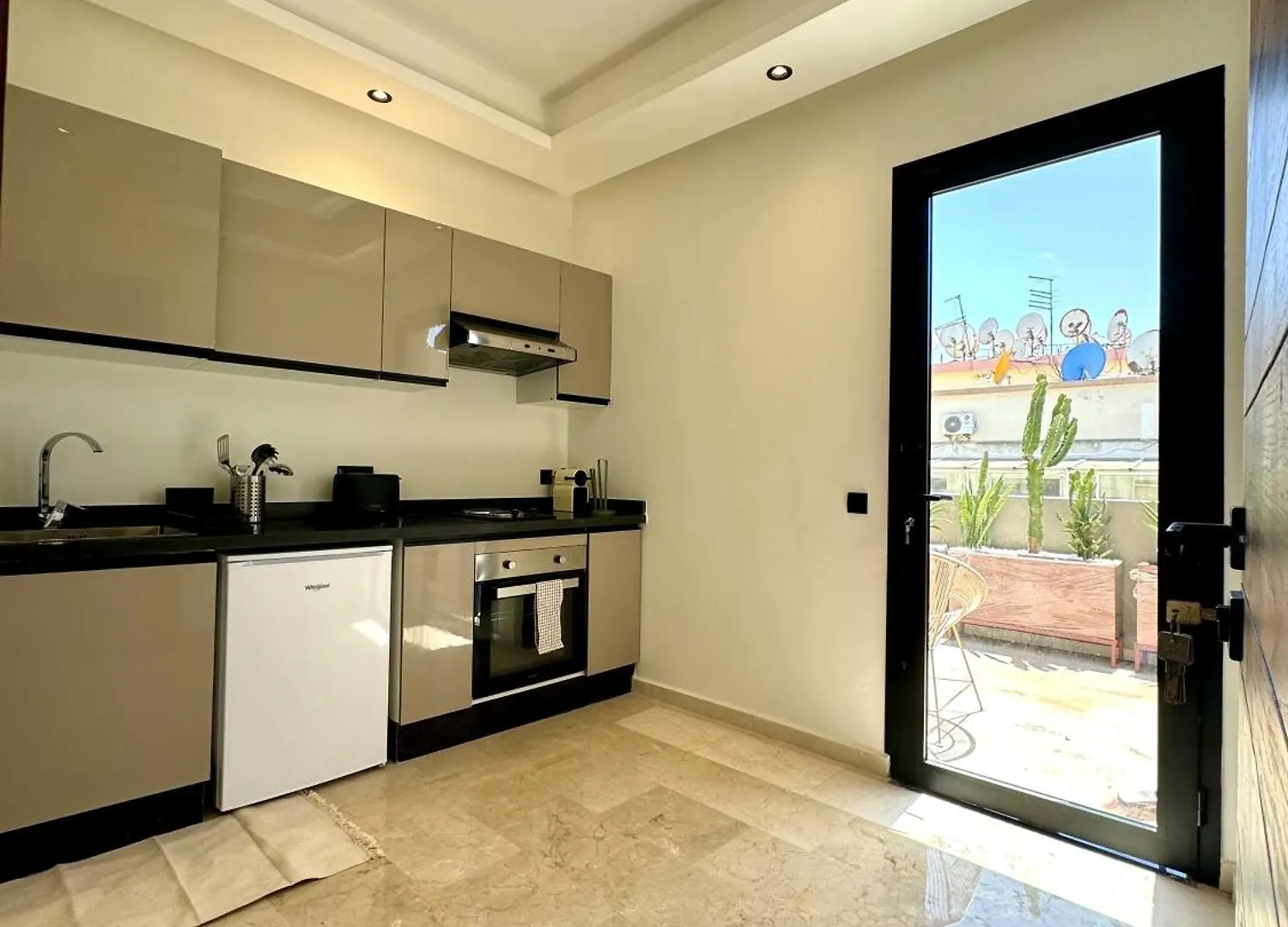 Maarif Picasso Studio & Private Terrace & Parking Casablanca Marokkó