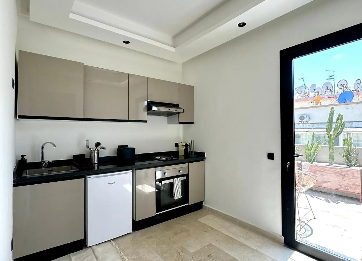 Maarif Picasso Studio & Private Terrace & Parking Casablanca Apartman