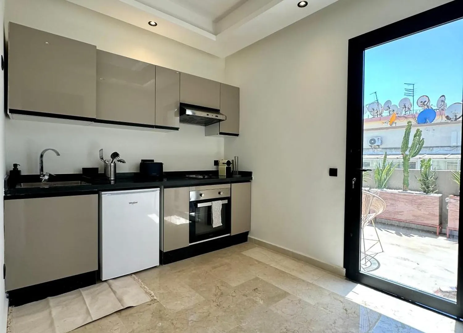 Maarif Picasso Studio & Private Terrace & Parking Casablanca Marokkó