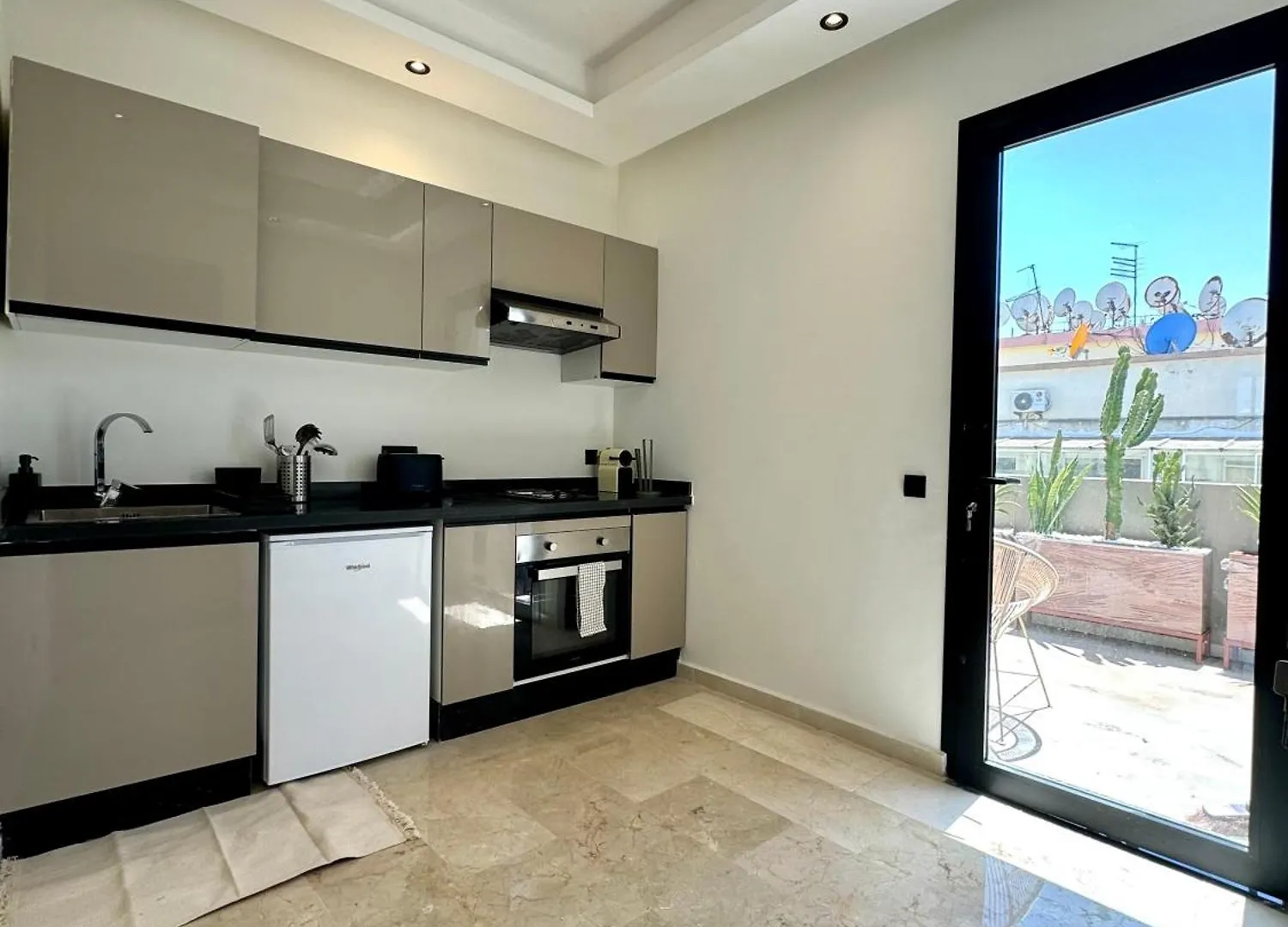 Maarif Picasso Studio & Private Terrace & Parking Casablanca