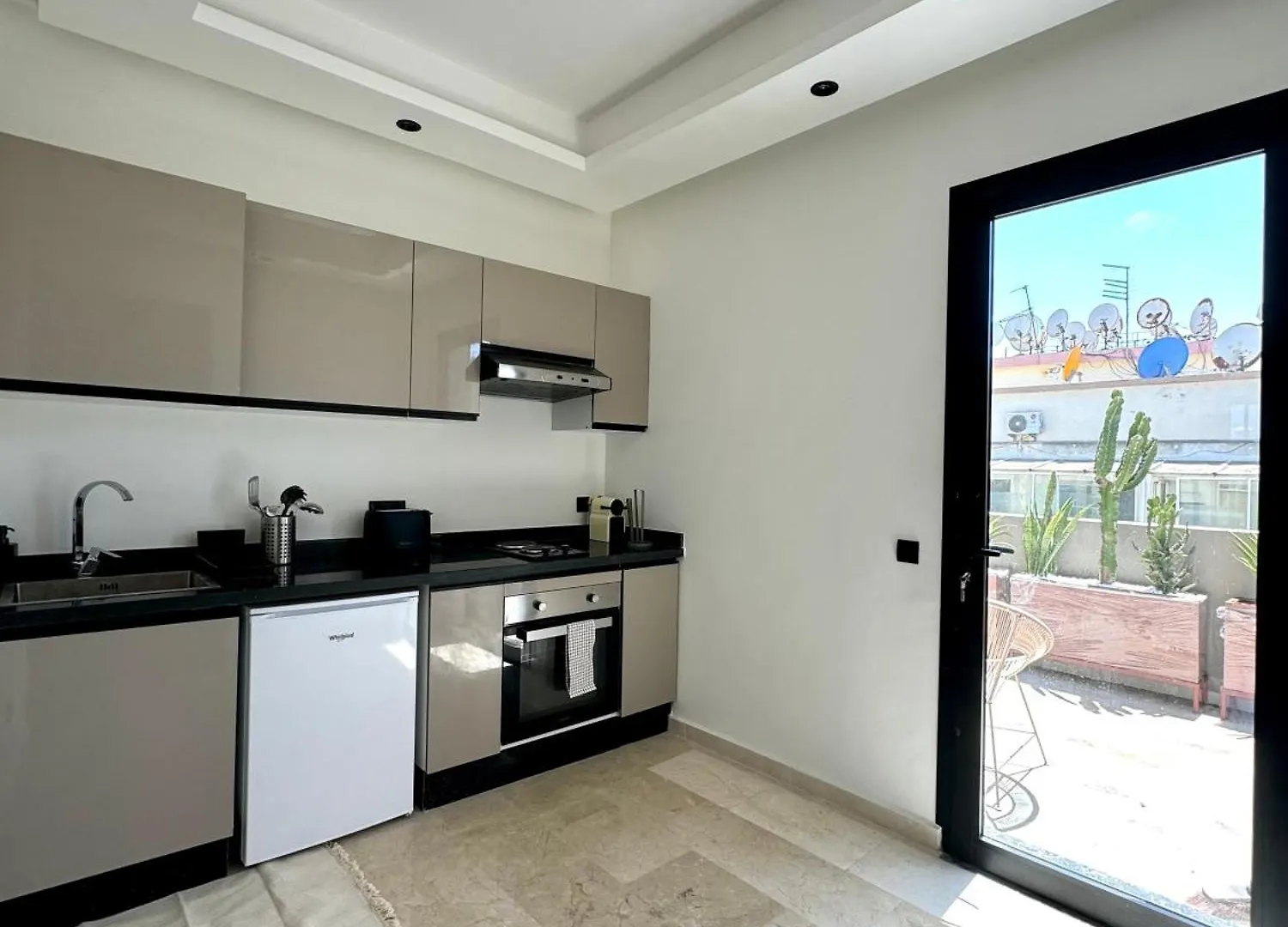 Maarif Picasso Studio & Private Terrace & Parking Casablanca 0*,